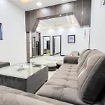 Vacationbuddy 3 Bedroom Home Paschim Vihar Jwala Heri