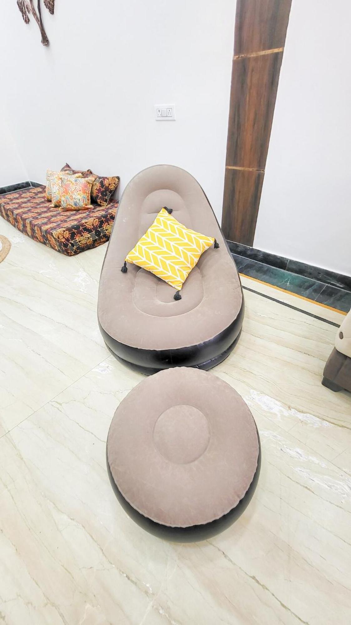 Vacationbuddy 3 Bedroom Paschim Vihar Jwala Heri *