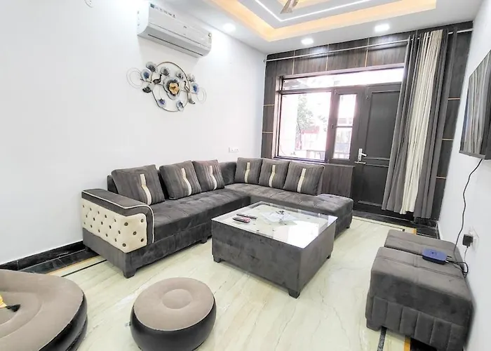 Vacationbuddy 3 Bedroom Home Paschim Vihar Jwala Heri