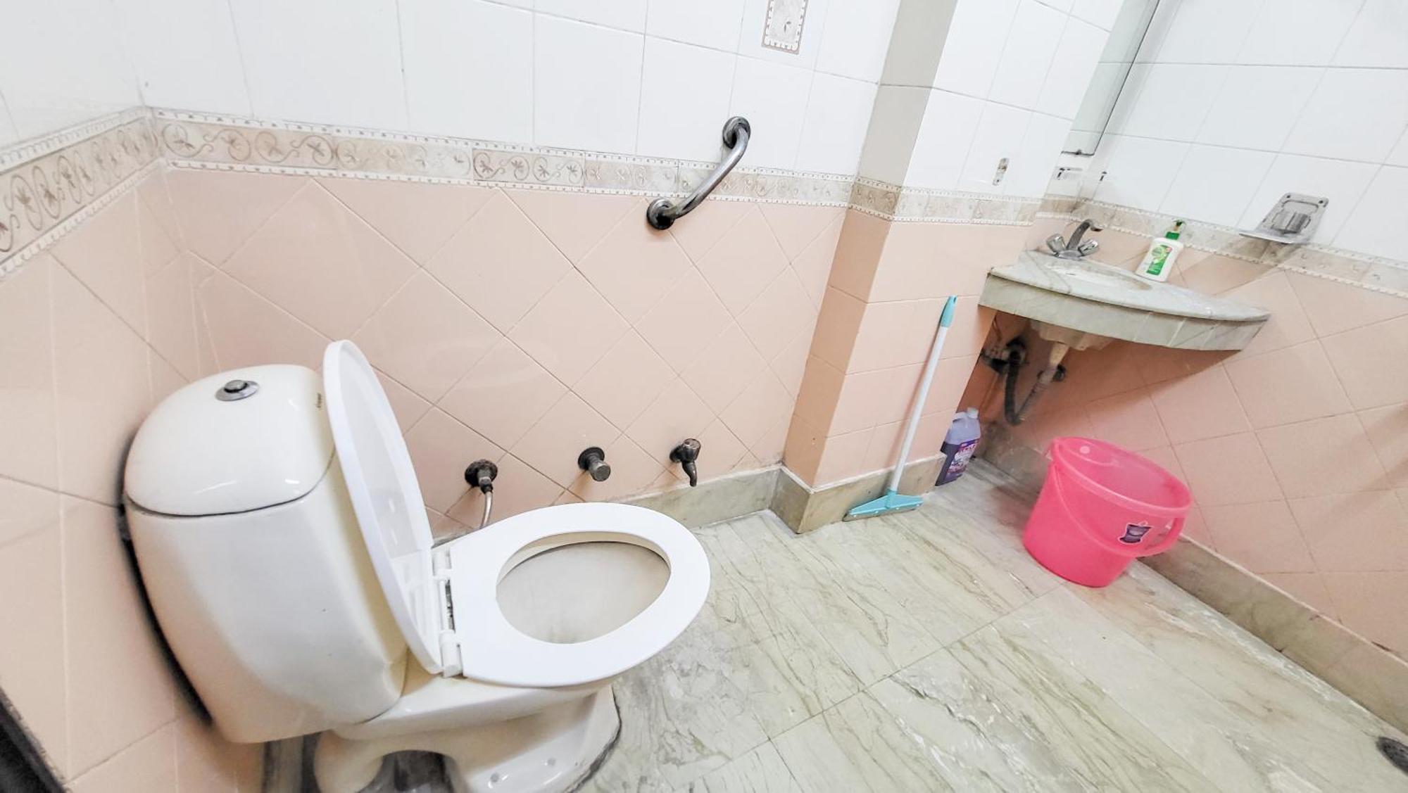 Vacationbuddy 3 Bedroom Paschim Vihar Jwala Heri *