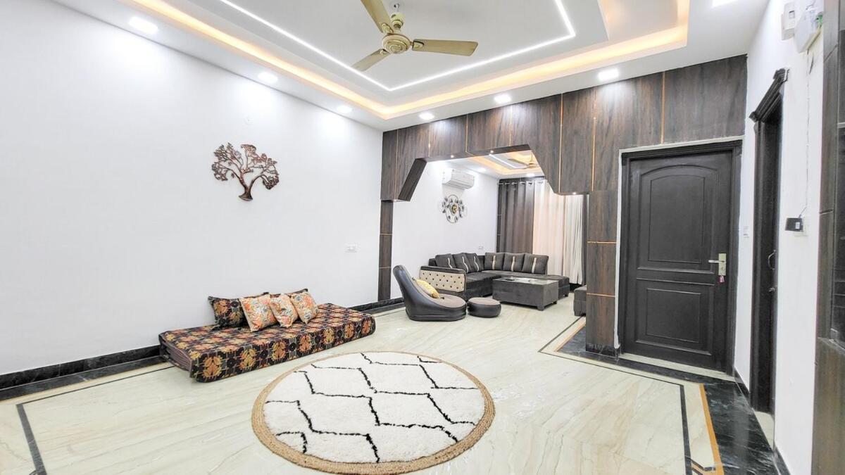 Apartment Vacationbuddy 3 Bedroom Paschim Vihar Jwala Heri