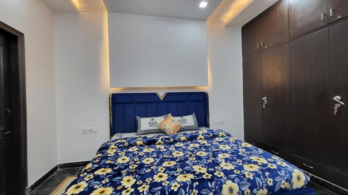 Vacationbuddy 3 Bedroom Paschim Vihar Jwala Heri Apartment