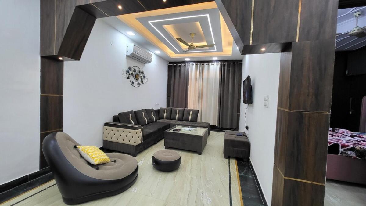 Apartment Vacationbuddy 3 Bedroom Paschim Vihar Jwala Heri *
