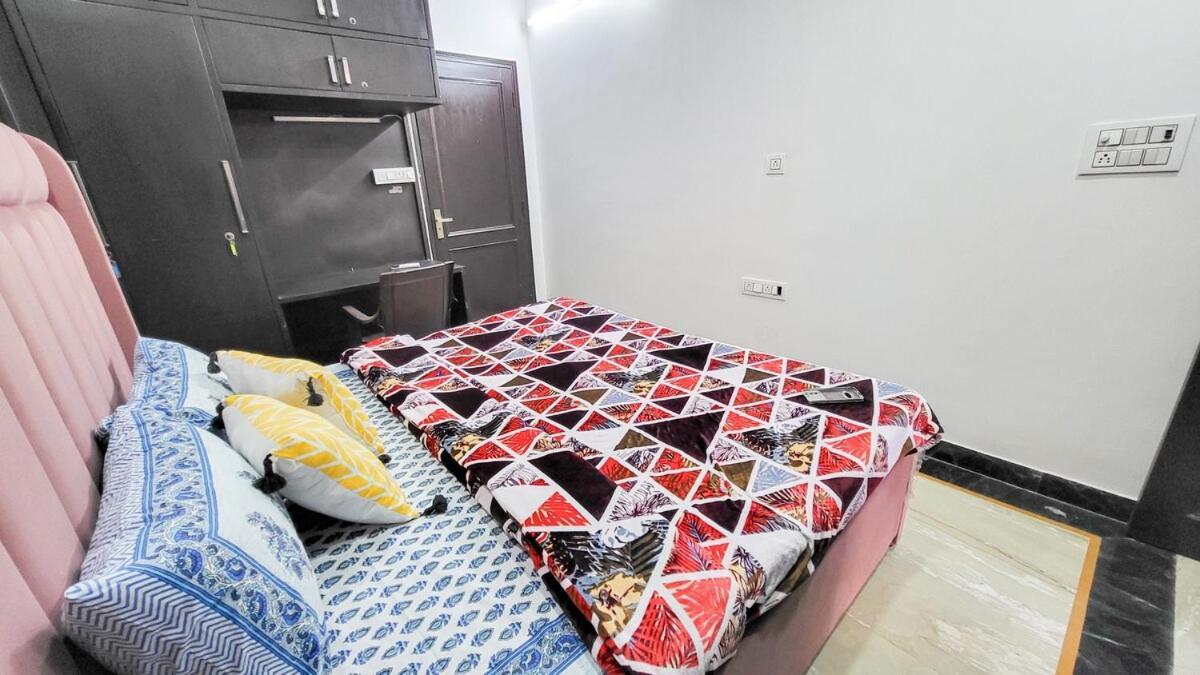 Vacationbuddy 3 Bedroom Paschim Vihar Jwala Heri Apartment