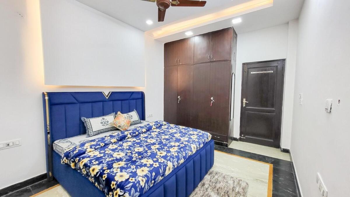 Apartment Vacationbuddy 3 Bedroom Paschim Vihar Jwala Heri