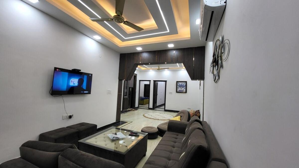 Vacationbuddy 3 Bedroom Paschim Vihar Jwala Heri * New Delhi
