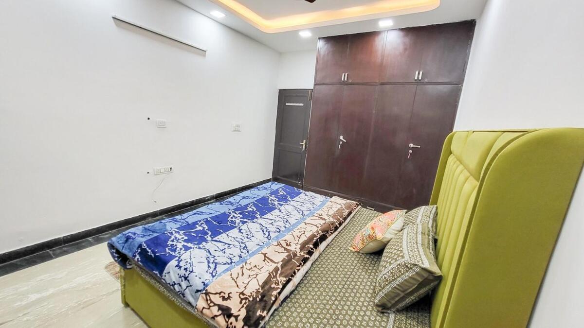 Apartment Vacationbuddy 3 Bedroom Paschim Vihar Jwala Heri *