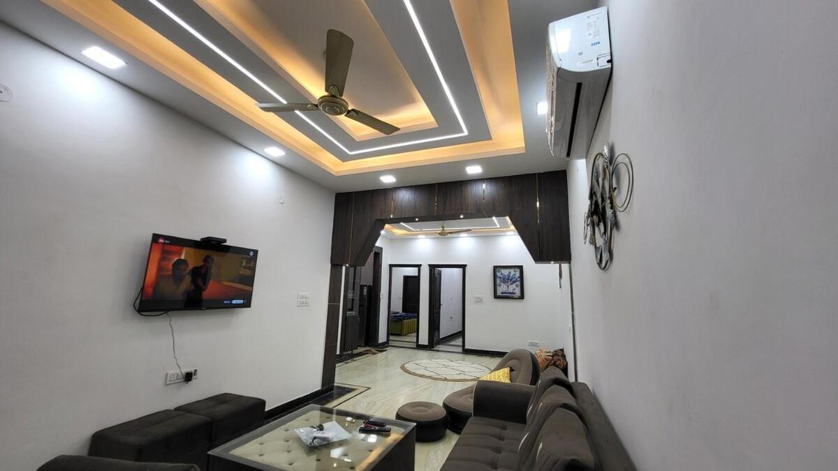 Vacationbuddy 3 Bedroom Paschim Vihar Jwala Heri New Delhi