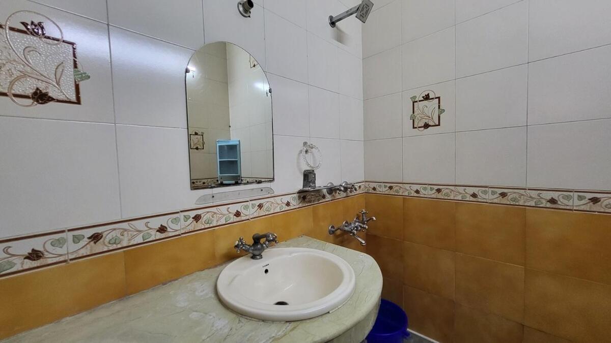 Apartment Vacationbuddy 3 Bedroom Paschim Vihar Jwala Heri *