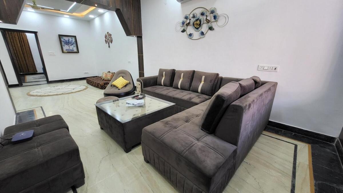 Vacationbuddy 3 Bedroom Paschim Vihar Jwala Heri *