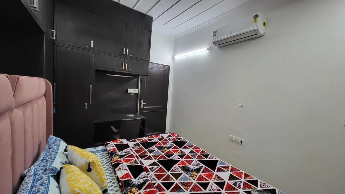 Vacationbuddy 3 Bedroom Paschim Vihar Jwala Heri Apartment New Delhi