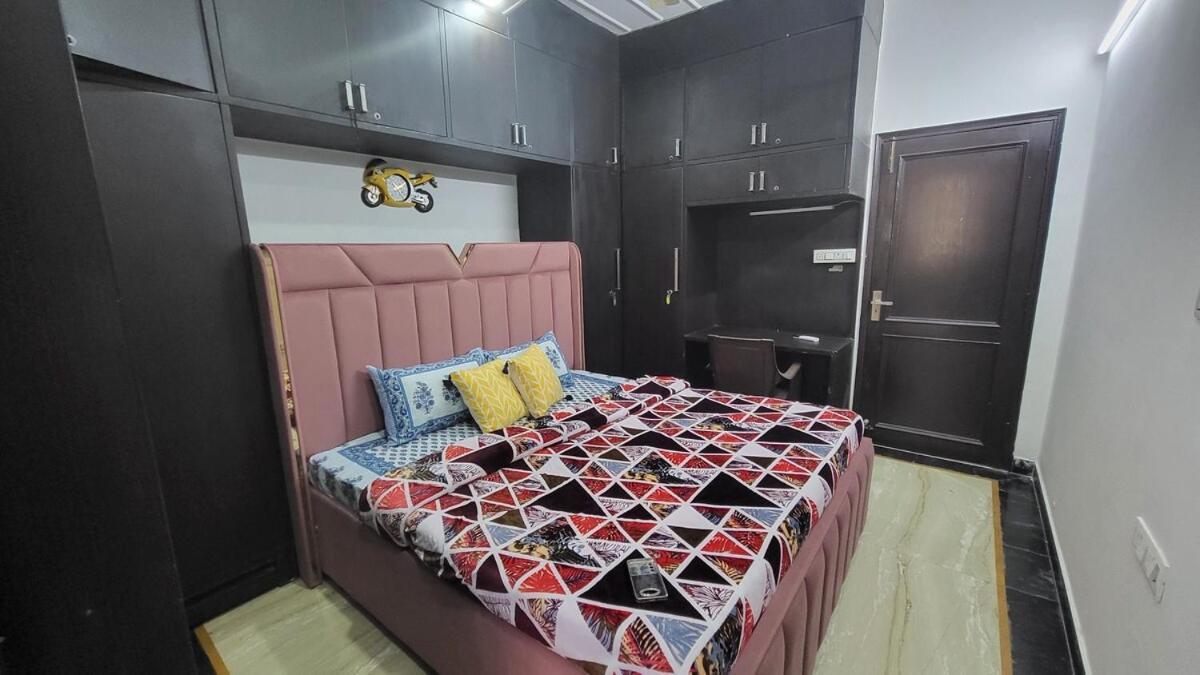 Vacationbuddy 3 Bedroom Paschim Vihar Jwala Heri New Delhi
