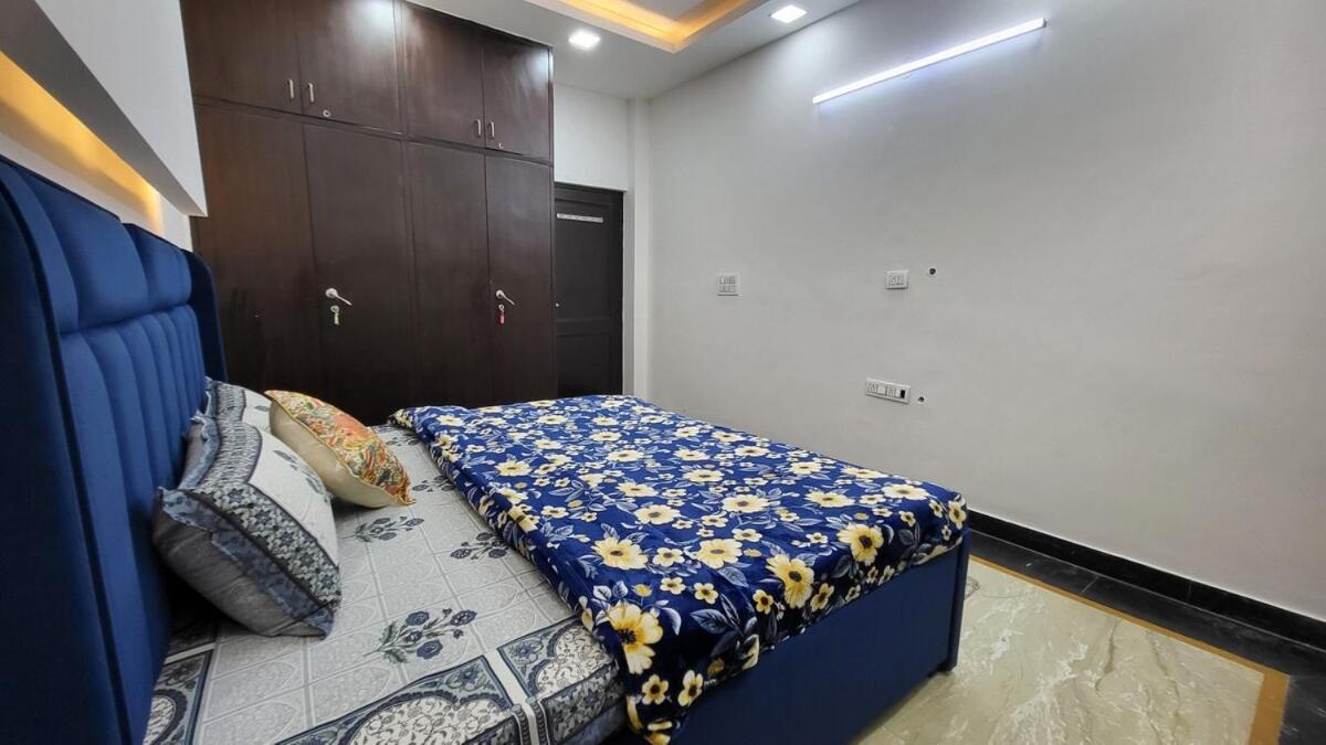 Vacationbuddy 3 Bedroom Paschim Vihar Jwala Heri Apartment
