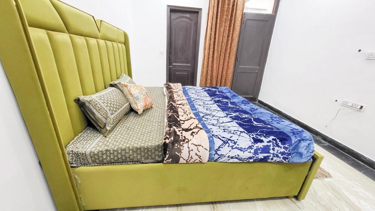 Vacationbuddy 3 Bedroom Paschim Vihar Jwala Heri Apartment New Delhi
