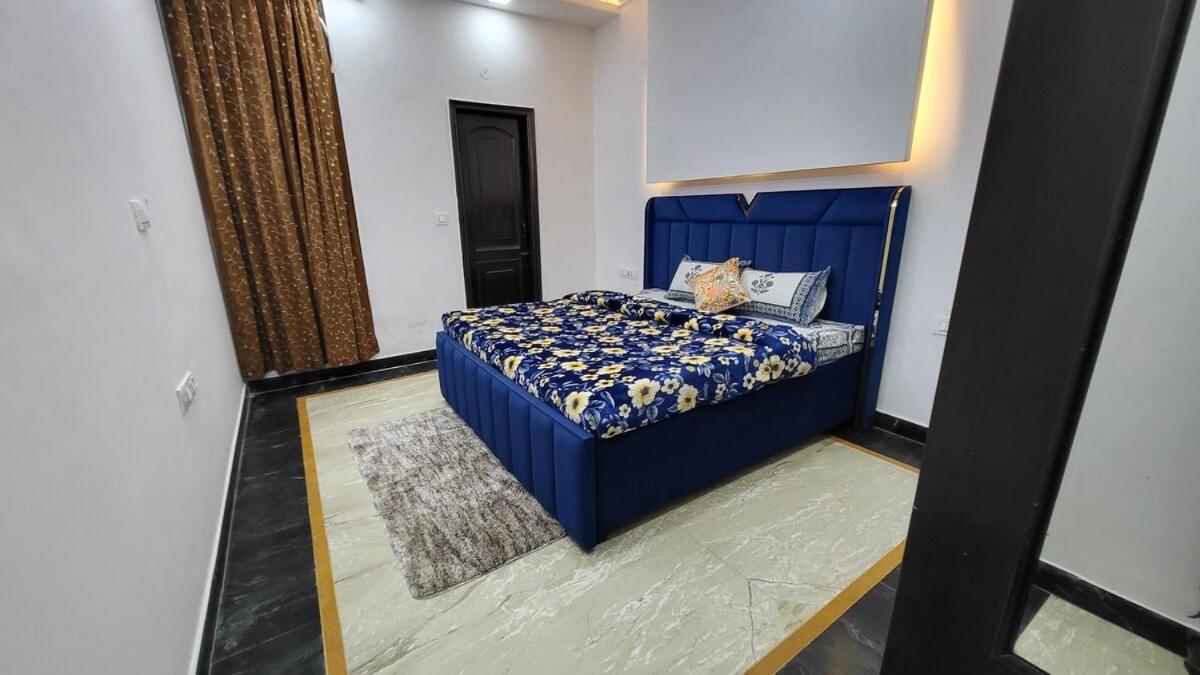 Vacationbuddy 3 Bedroom Paschim Vihar Jwala Heri *