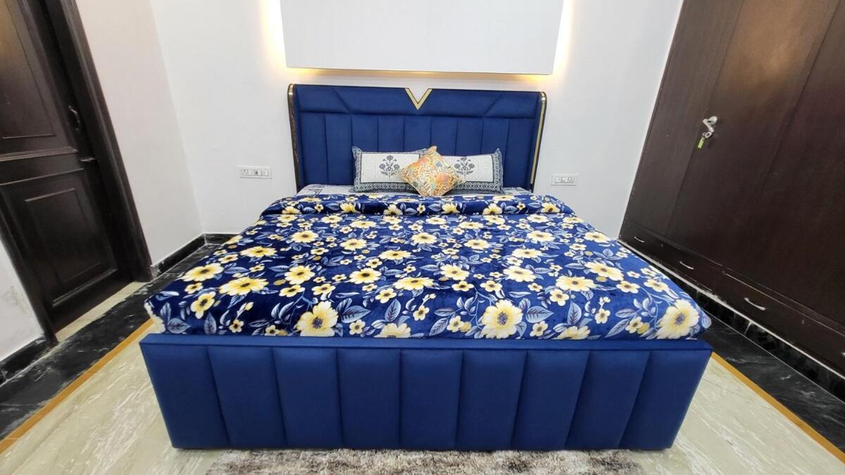Vacationbuddy 3 Bedroom Paschim Vihar Jwala Heri Apartment