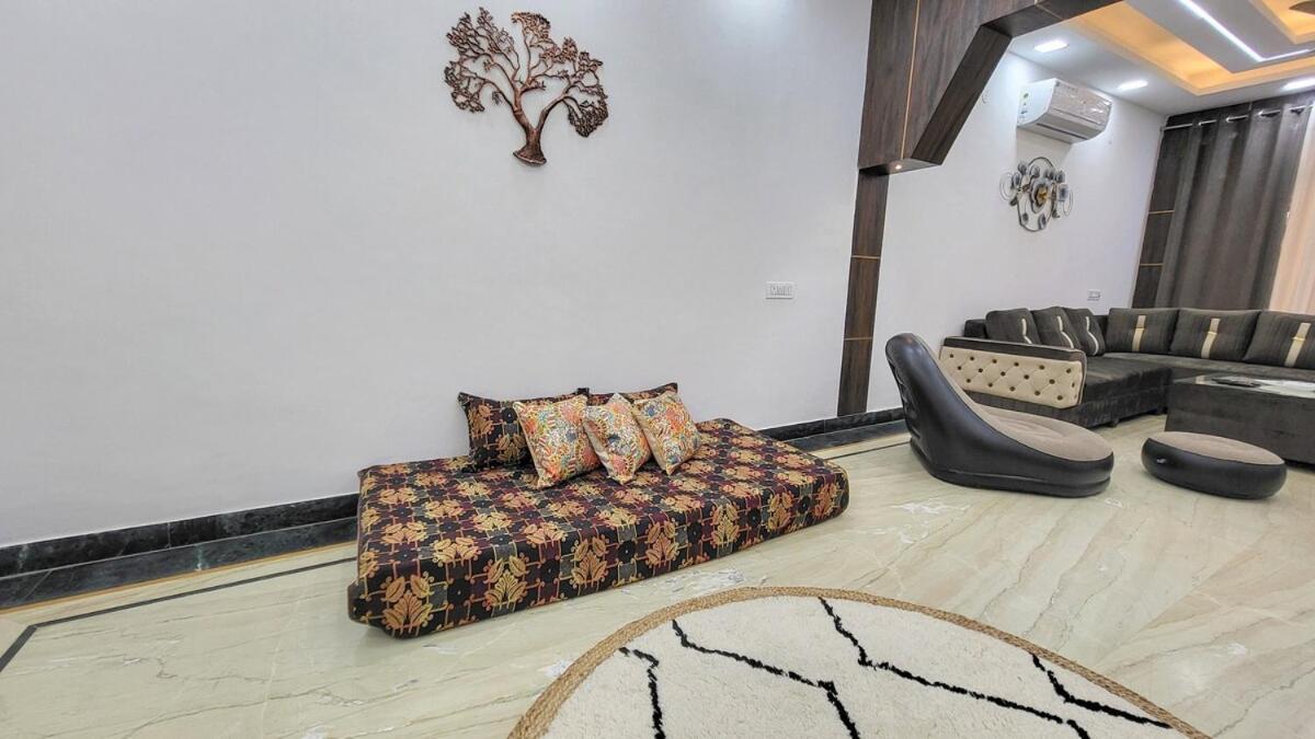 Vacationbuddy 3 Bedroom Paschim Vihar Jwala Heri Apartment *
