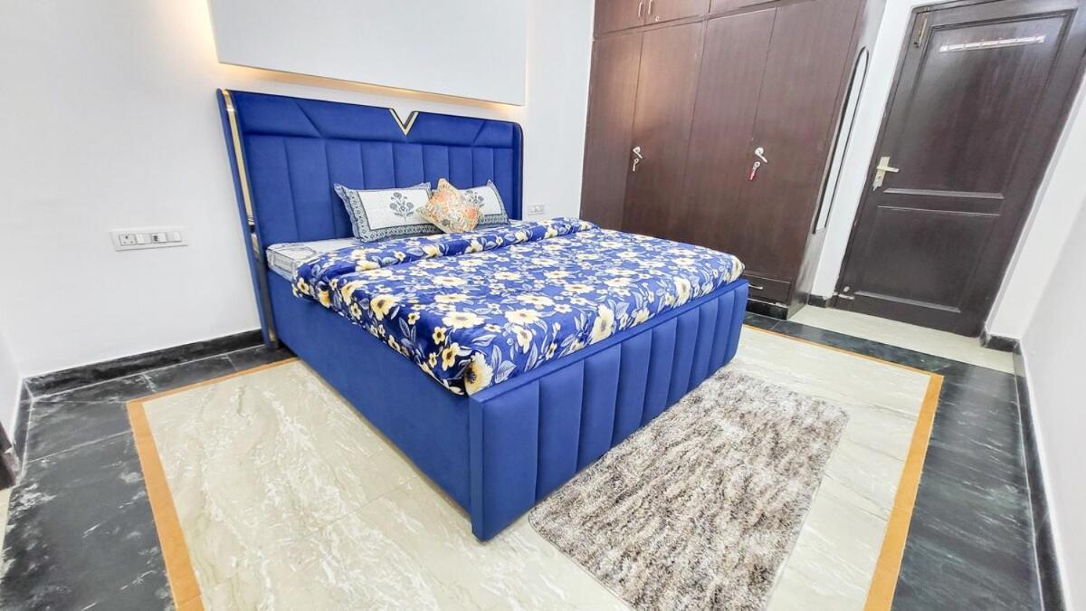 Vacationbuddy 3 Bedroom Paschim Vihar Jwala Heri Apartment