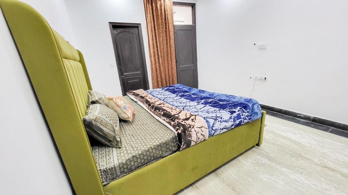 Apartment Vacationbuddy 3 Bedroom Paschim Vihar Jwala Heri