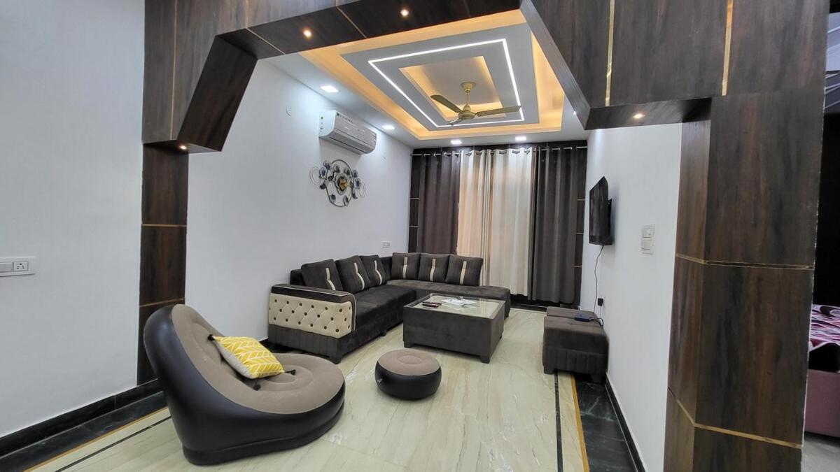Vacationbuddy 3 Bedroom Paschim Vihar Jwala Heri New Delhi