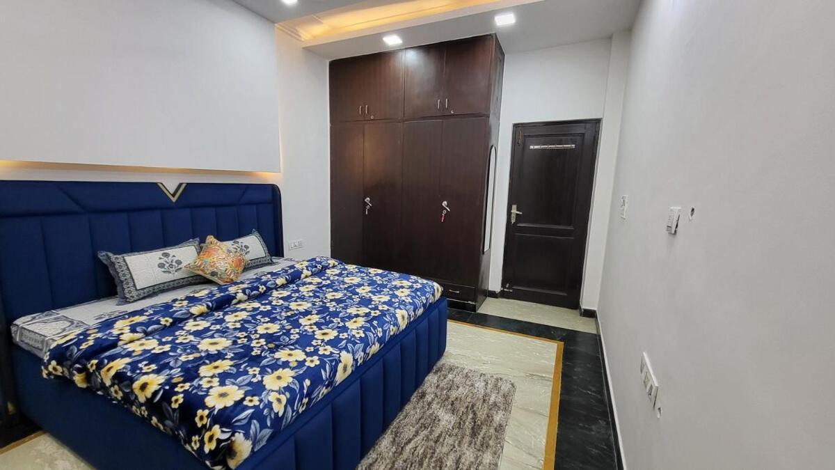 Vacationbuddy 3 Bedroom Paschim Vihar Jwala Heri Apartment New Delhi