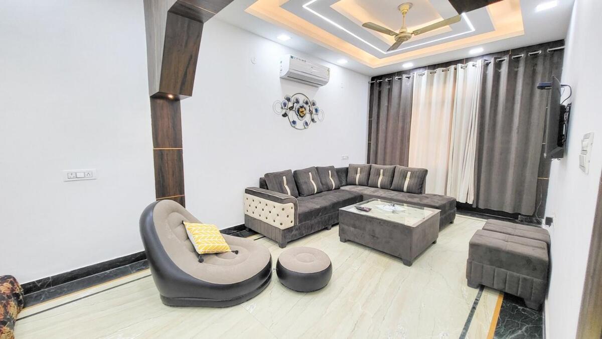 Vacationbuddy 3 Bedroom Paschim Vihar Jwala Heri New Delhi