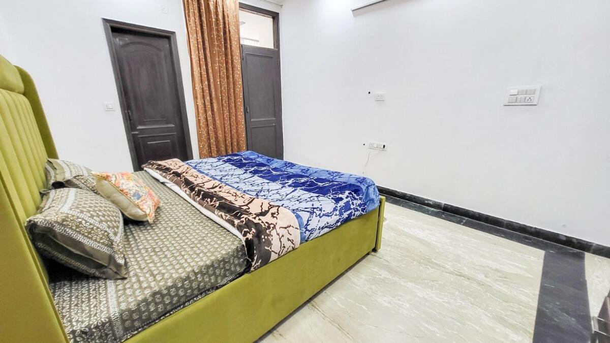 Vacationbuddy 3 Bedroom Paschim Vihar Jwala Heri Apartment New Delhi