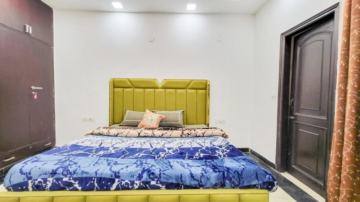 Apartment Vacationbuddy 3 Bedroom Paschim Vihar Jwala Heri New Delhi